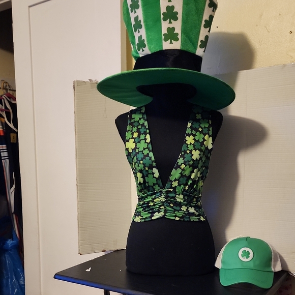 Green Clover Print Top - Picture 8 of 8